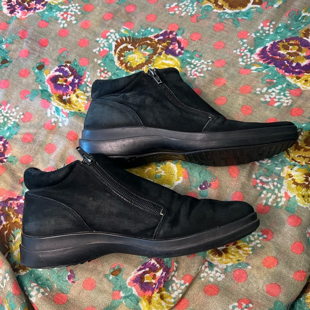 Easy Spirit Black Suede Ankle Boots 7.5
